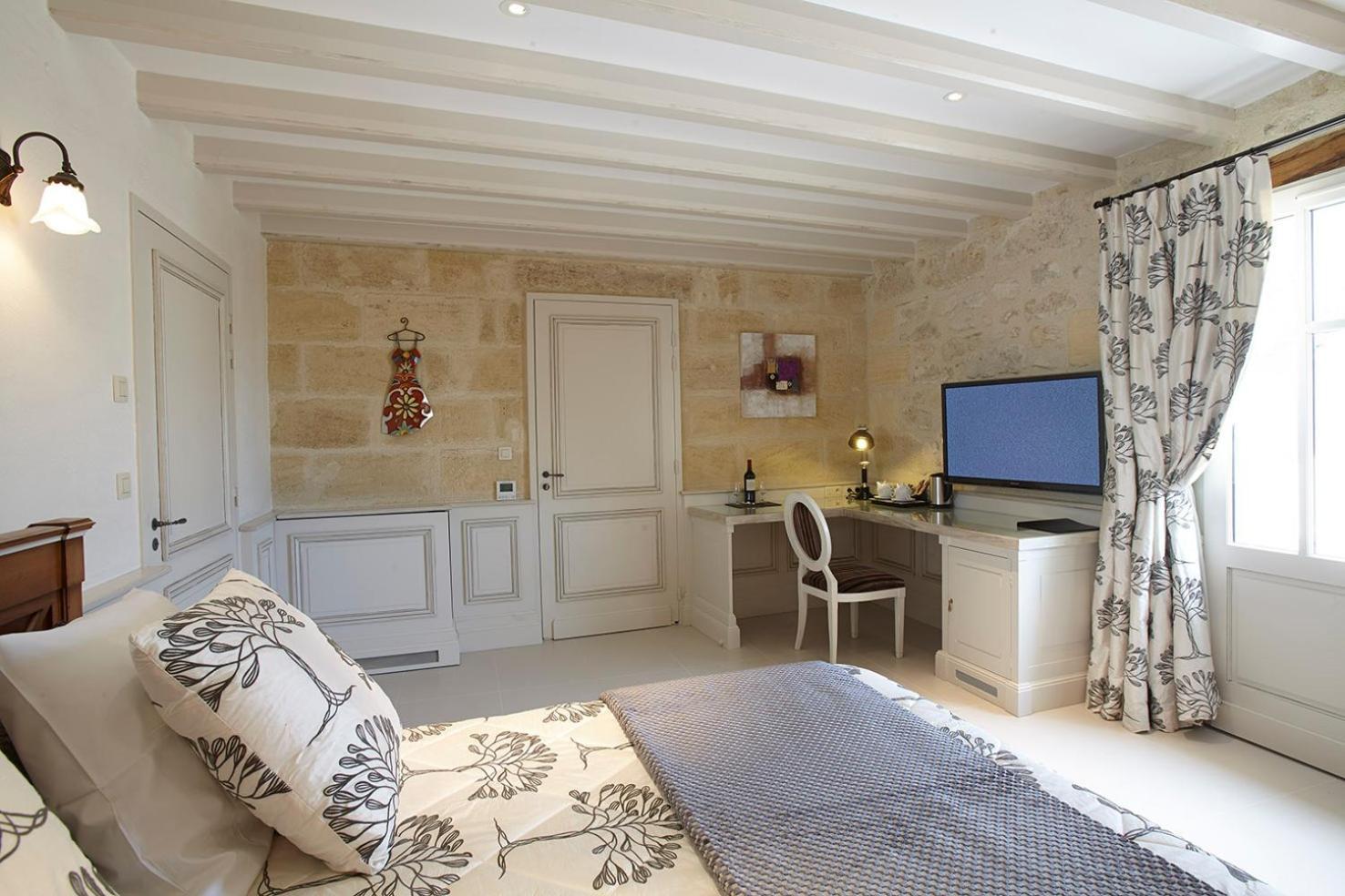 Chateau La Rose Perriere Lussac  Pokoj fotografie